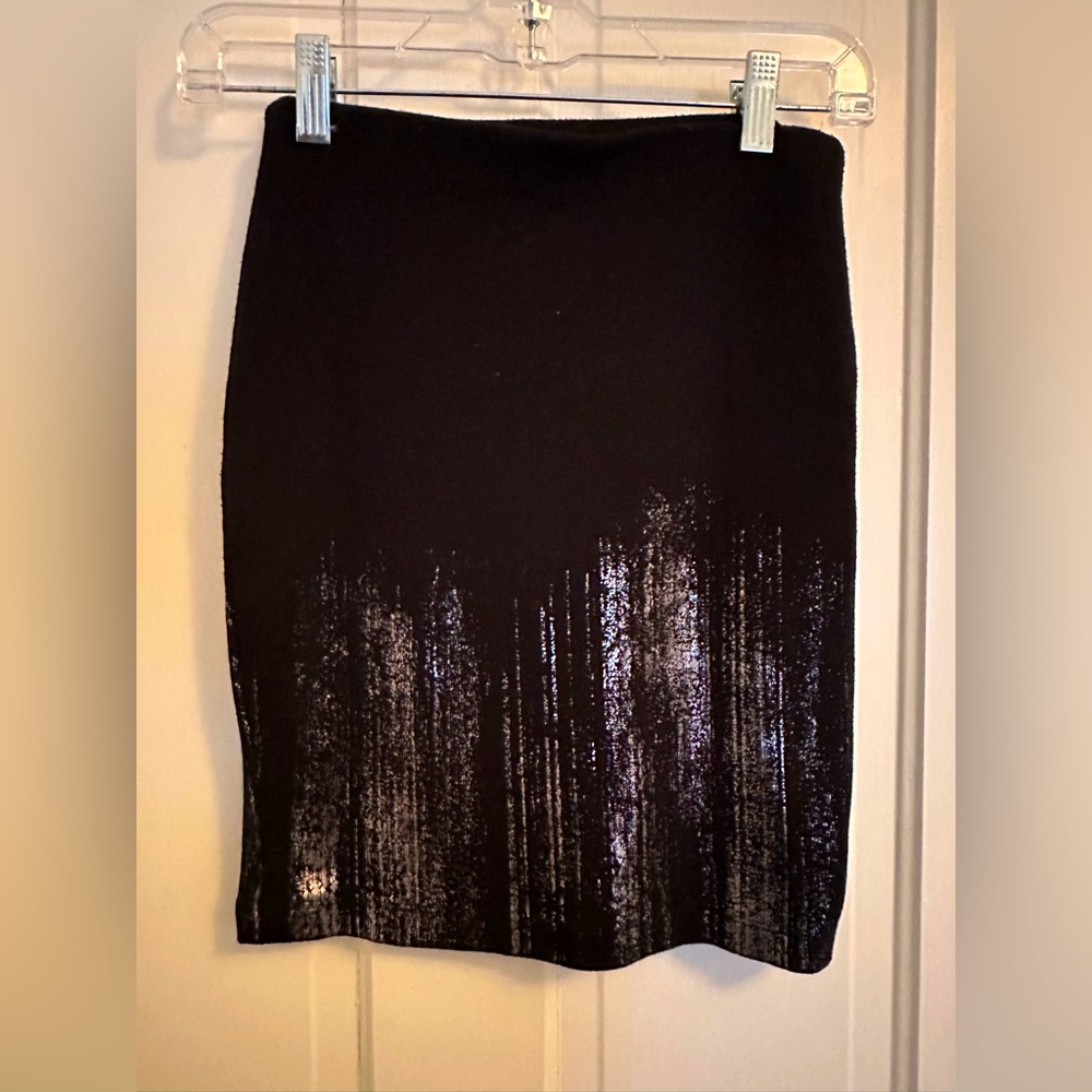 Fifteen Twenty black tight fitted skirt. Size XS. In great condition.